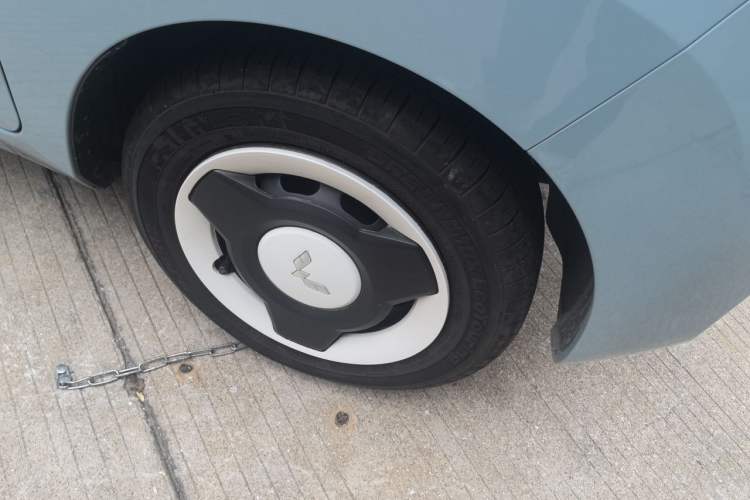 Used Wuling Hongguang MINIEV 2022 Macaron Fashion Edition Lithium-Nickel-Cobalt-Alpha-oxide Right Front Wheel Hub