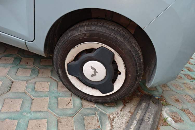 Used Wuling Hongguang MINIEV 2022 Enjoy Edition Lithium Iron Phosphate Right Front Wheel Hub
