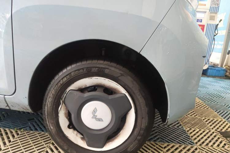 Used Wuling Hongguang MINIEV 2022 Zizai Version Lithium Iron Phosphate Right Front Wheel Hub