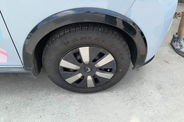 Used Wuling Hongguang MINIEV 2022 Convertible Model Right Front Wheel Hub