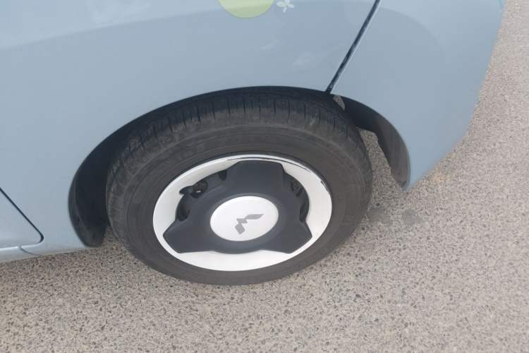 Used Wuling Hongguang MINIEV 2022 Enjoy Edition Lithium-Ion Battery Right Front Wheel Hub