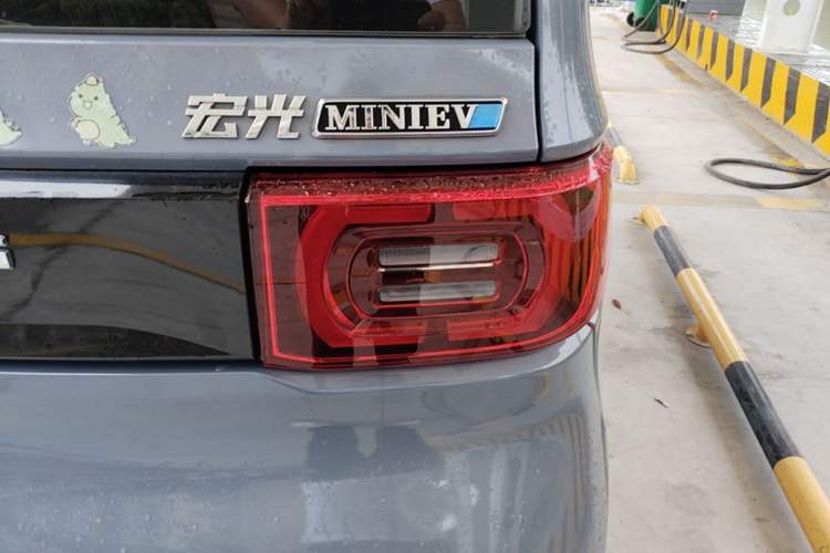 Used Wuling Hongguang MINIEV 2022 Macaron Premium Model – Lithium Iron Phosphate Right Rear Taillight
