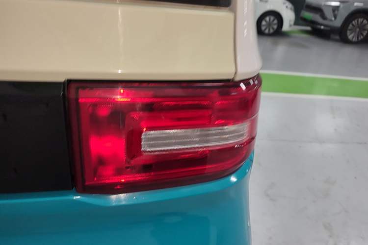 Used Wuling Hongguang MINIEV 2022 Zizai Version Lithium Iron Phosphate Right Rear Taillight