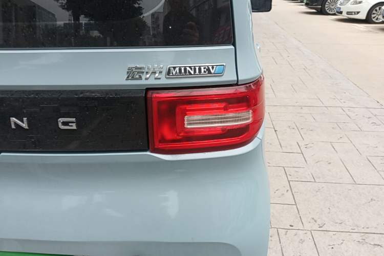 Used Wuling Hongguang MINIEV 2022 Zizai Version Lithium-NMC Right Rear Taillight