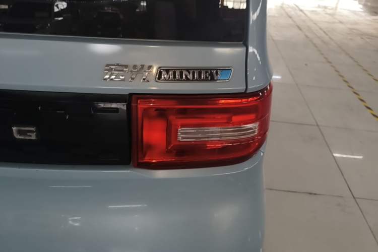 Used Wuling Hongguang MINIEV 2022 Zizai Version Lithium Iron Phosphate Right Rear Taillight