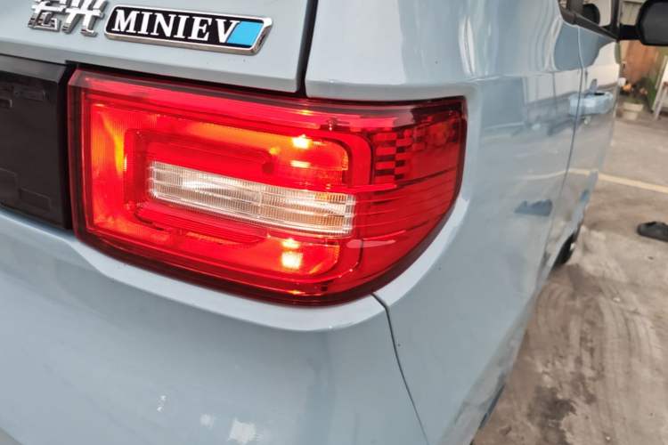 Used Wuling Hongguang MINIEV 2022 Zizai Version Lithium-NMC Right Rear Taillight