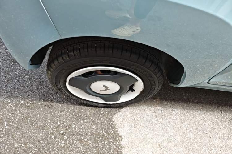 Used Wuling Hongguang MINIEV 2022 Zizai Version Lithium Iron Phosphate Right Rear Wheel Hub