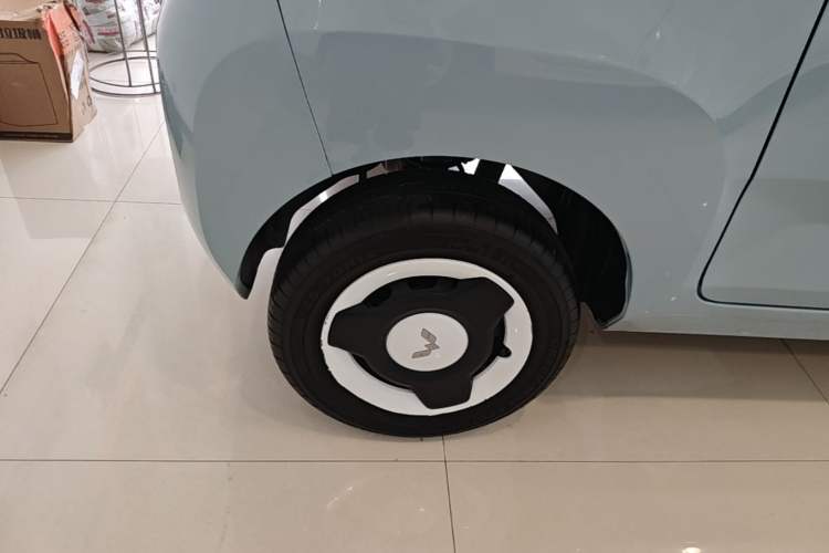 Used Wuling Hongguang MINIEV 2022 Zizai Version Lithium Iron Phosphate Right Rear Wheel Hub