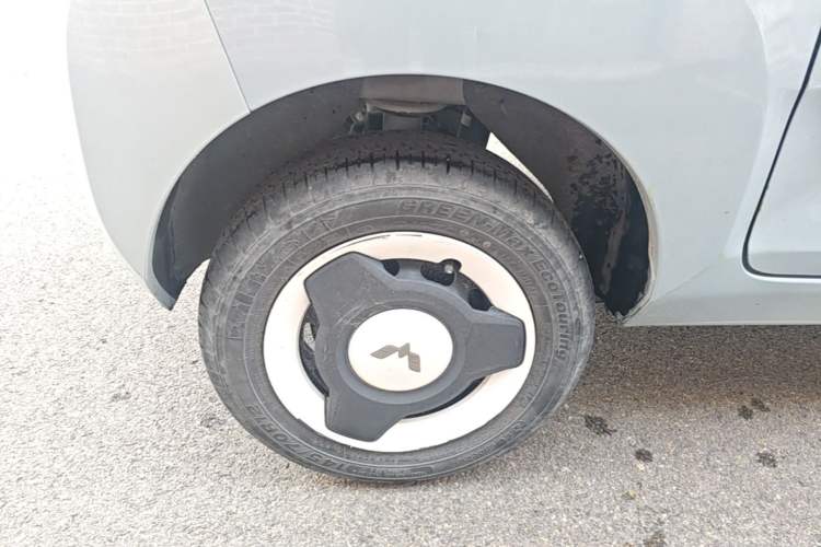 Used Wuling Hongguang MINIEV 2022 Zizai Version Lithium-NMC Right Rear Wheel Hub