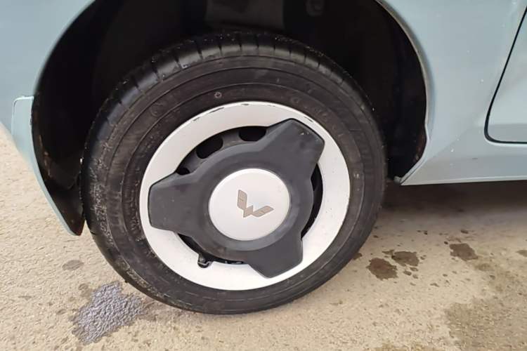 Used Wuling Hongguang MINIEV 2022 Zizai Version Lithium-NMC Right Rear Wheel Hub