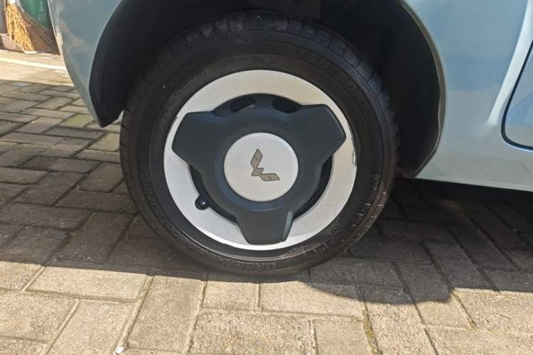 Used Wuling Hongguang MINIEV 2022 Zizai Version Lithium Iron Phosphate Right Rear Wheel Hub