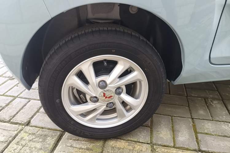 Used Wuling Hongguang MINIEV 2022 Zizai Version Lithium Iron Phosphate Right Rear Wheel Hub