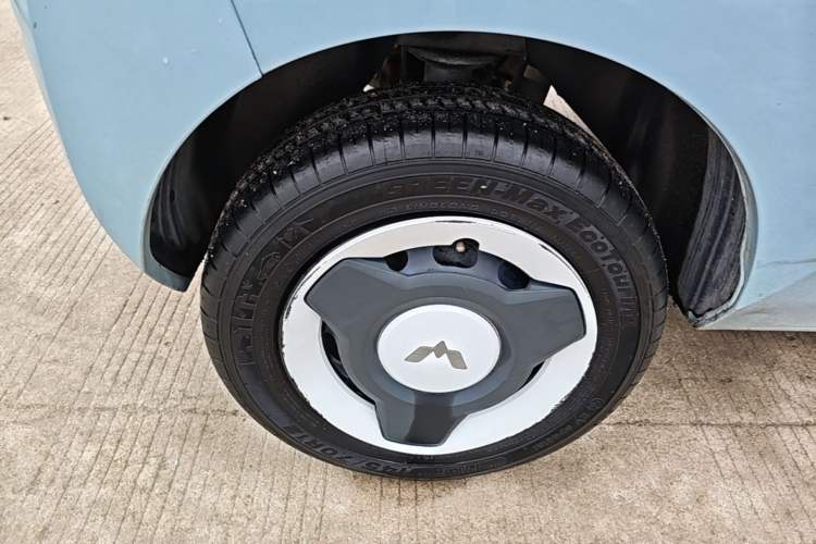 Used Wuling Hongguang MINIEV 2022 Macaron Fashion Edition Lithium-Nickel-Cobalt-Alpha-oxide Right Rear Wheel Hub