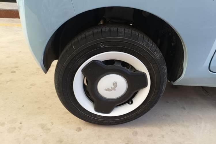 Used Wuling Hongguang MINIEV 2022 Easy Version Lithium Iron Phosphate Right Rear Wheel Hub