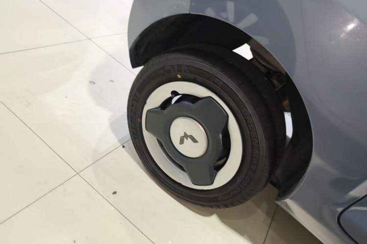 Used Wuling Hongguang MINIEV 2022 Macaron Premium Model – Lithium Iron Phosphate Right Rear Wheel Hub