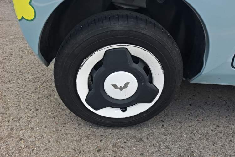 Used Wuling Hongguang MINIEV 2022 Zizai Version Lithium Iron Phosphate Right Rear Wheel Hub
