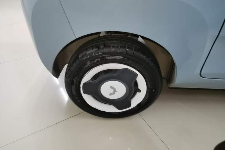 Used Wuling Hongguang MINIEV 2022 Enjoy Edition Lithium-Ion Battery Right Rear Wheel Hub