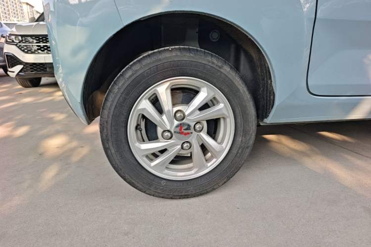 Used Wuling Hongguang MINIEV 2022 Zizai Version Lithium Iron Phosphate Right Rear Wheel Hub
