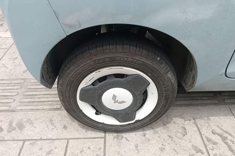 Used Wuling Hongguang MINIEV 2022 Zizai Version Lithium-NMC Right Rear Wheel Hub