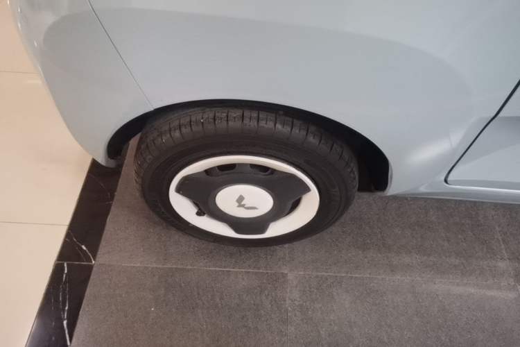Used Wuling Hongguang MINIEV 2022 Macaron Premium Model – Lithium Iron Phosphate Right Rear Wheel Hub