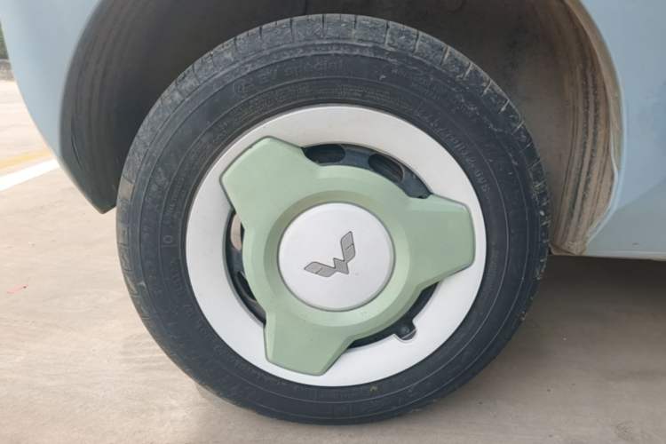 Used Wuling Hongguang MINIEV 2022 Easy Version Lithium Iron Phosphate Right Rear Wheel Hub