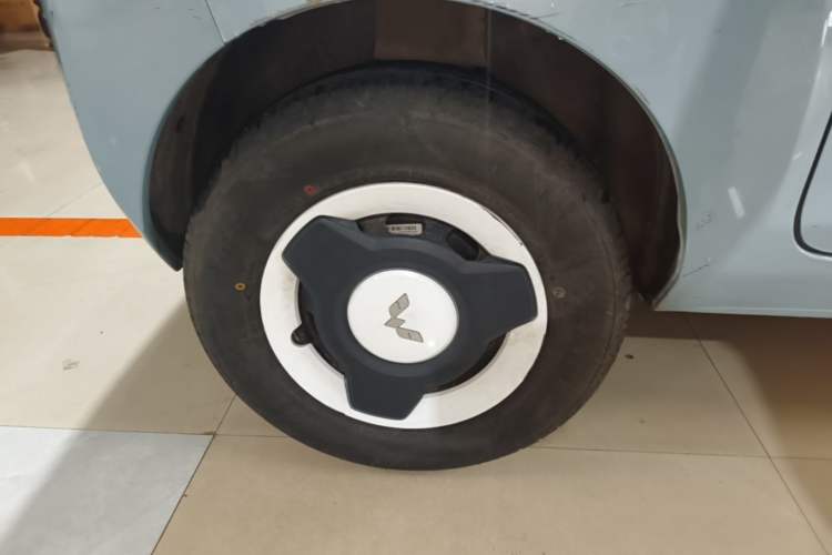Used Wuling Hongguang MINIEV 2022 Zizai Version Lithium-NMC Right Rear Wheel Hub