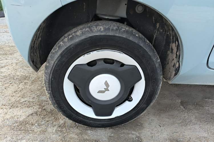 Used Wuling Hongguang MINIEV 2022 Zizai Version Lithium Iron Phosphate Right Rear Wheel Hub