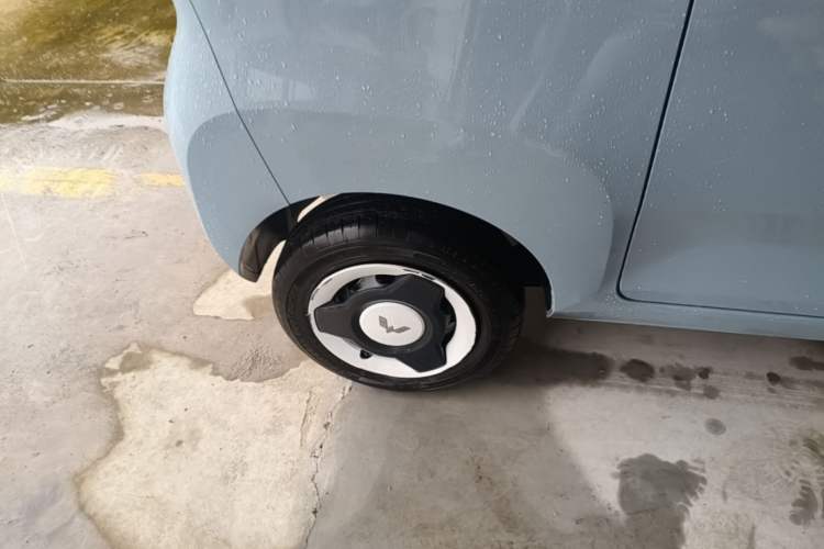 Used Wuling Hongguang MINIEV 2022 Zizai Version Lithium Iron Phosphate Right Rear Wheel Hub