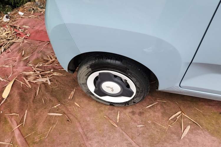 Used Wuling Hongguang MINIEV 2022 Zizai Version Lithium Iron Phosphate Right Rear Wheel Hub