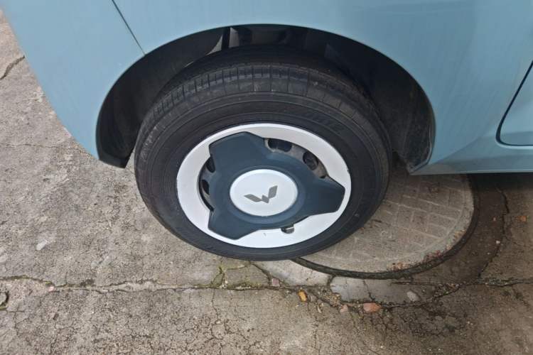 Used Wuling Hongguang MINIEV 2022 Zizai Version Lithium-NMC Right Rear Wheel Hub