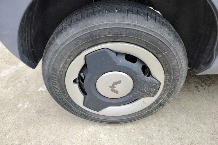 Used Wuling Hongguang MINIEV 2022 Macaron Fashion Edition Lithium-Nickel-Cobalt-Alpha-oxide Right Rear Wheel Hub