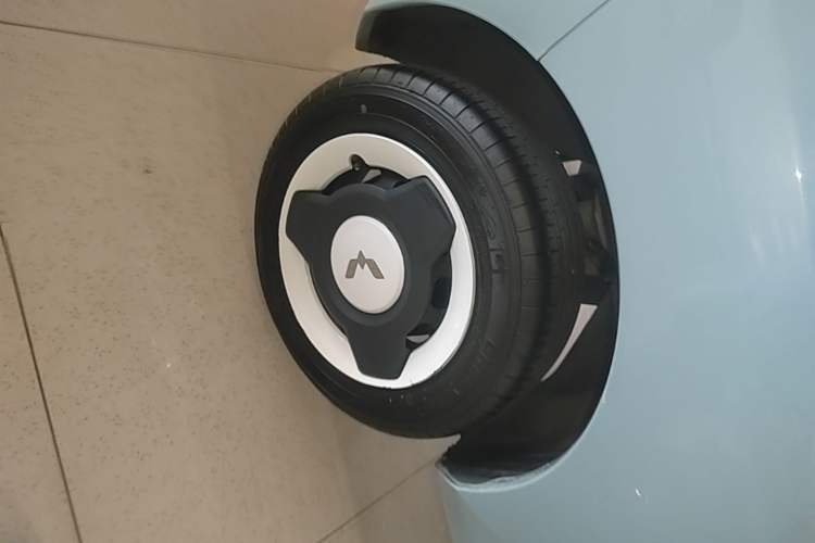 Used Wuling Hongguang MINIEV 2022 Zizai Version Lithium-NMC Right Rear Wheel Hub