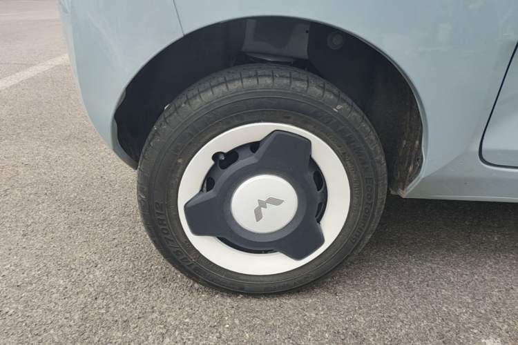 Used Wuling Hongguang MINIEV 2022 Easy Version Lithium-NMC Right Rear Wheel Hub