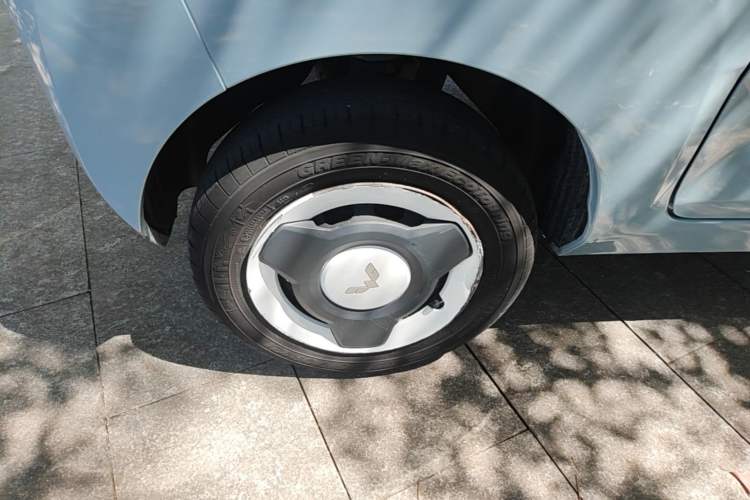 Used Wuling Hongguang MINIEV 2022 Enjoy Edition Lithium-Ion Battery Right Rear Wheel Hub
