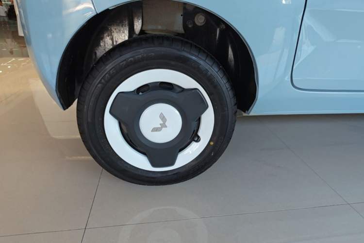Used Wuling Hongguang MINIEV 2022 Easy Version Lithium Iron Phosphate Right Rear Wheel Hub