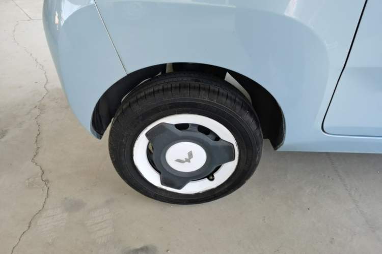 Used Wuling Hongguang MINIEV 2022 Zizai Version Lithium Iron Phosphate Right Rear Wheel Hub