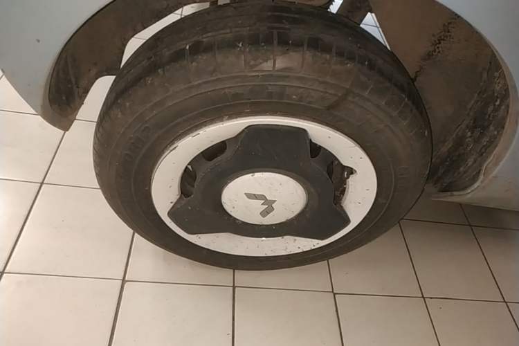 Used Wuling Hongguang MINIEV 2022 Macaron Fashion Model Lithium Iron Phosphate Right Rear Wheel Hub