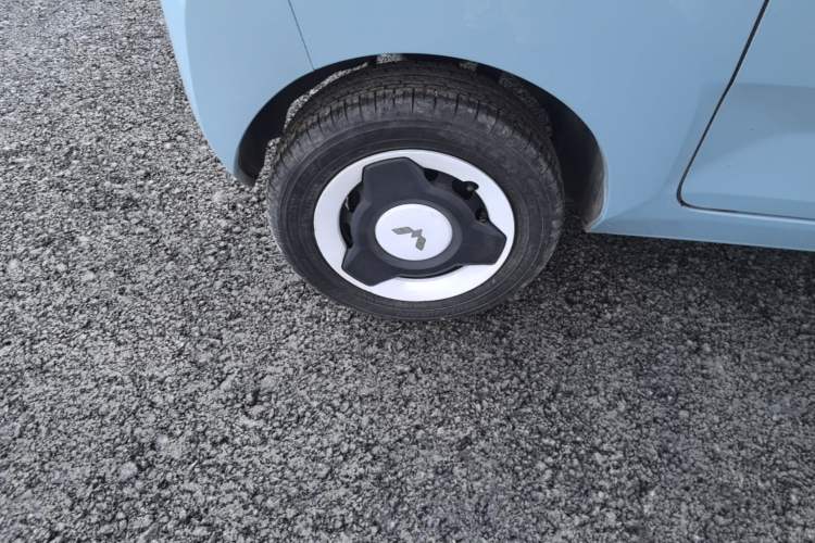 Used Wuling Hongguang MINIEV 2022 Enjoy Edition Lithium Iron Phosphate Right Rear Wheel Hub