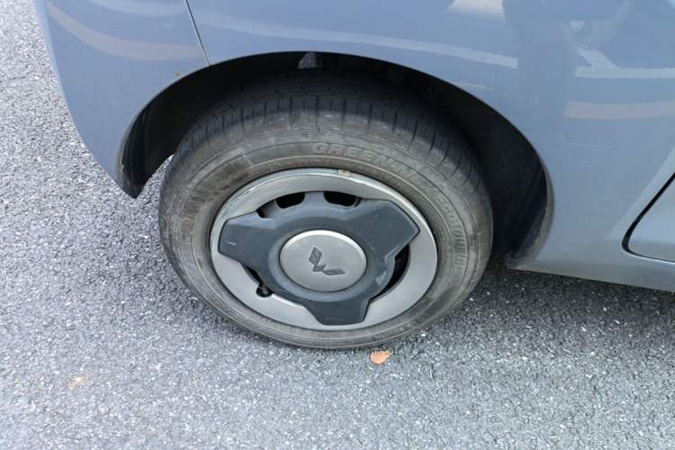 Used Wuling Hongguang MINIEV 2022 Macaron Premium Model – Lithium Ternary Battery Right Rear Wheel Hub