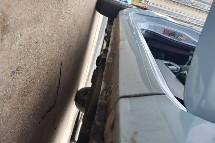 Used Wuling Hongguang MINIEV 2022 Macaron Premium Model – Lithium Iron Phosphate Right Side Sill