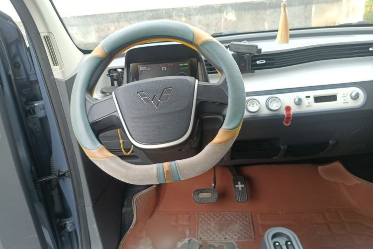 Used Wuling Hongguang MINIEV 2022 Macaron Premium Model – Lithium Iron Phosphate Steering Wheel