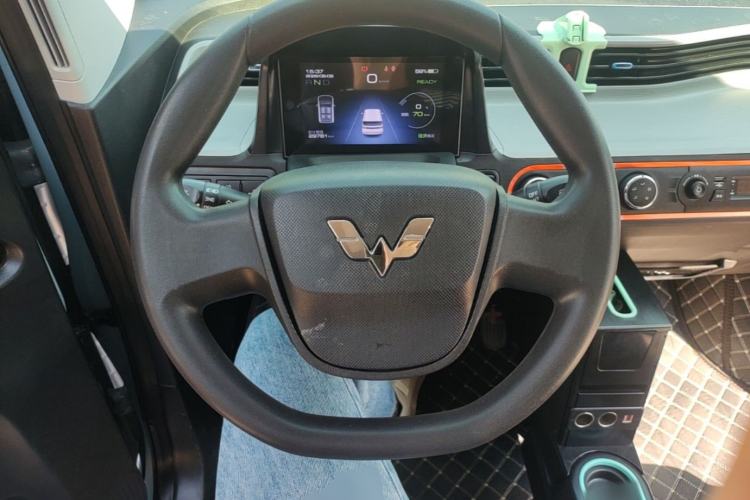 Used Wuling Hongguang MINIEV 2022 Macaron Fashion Model Lithium Iron Phosphate Steering Wheel