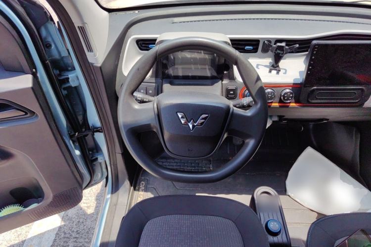 Used Wuling Hongguang MINIEV 2022 Macaron Fashion Model Lithium Iron Phosphate Steering Wheel