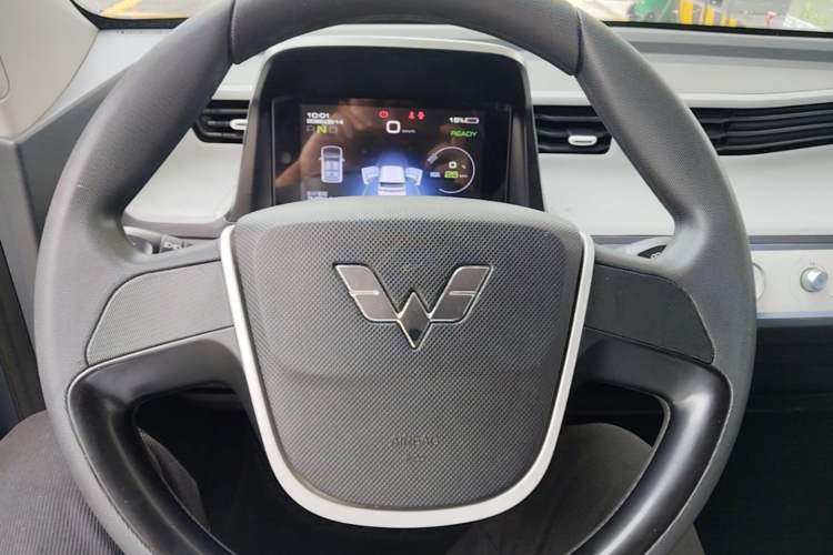 Used Wuling Hongguang MINIEV 2022 Macaron Premium Model – Lithium Iron Phosphate Steering Wheel
