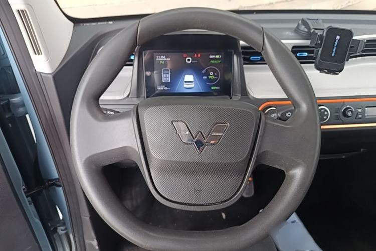 Used Wuling Hongguang MINIEV 2022 Macaron Fashion Model Lithium Iron Phosphate Steering Wheel