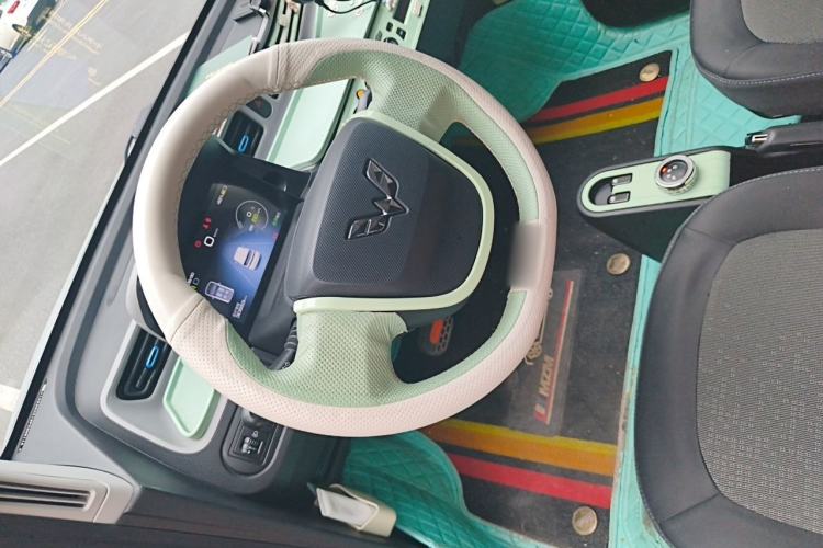 Used Wuling Hongguang MINIEV 2022 Macaron Fashion Model Lithium Iron Phosphate Steering Wheel
