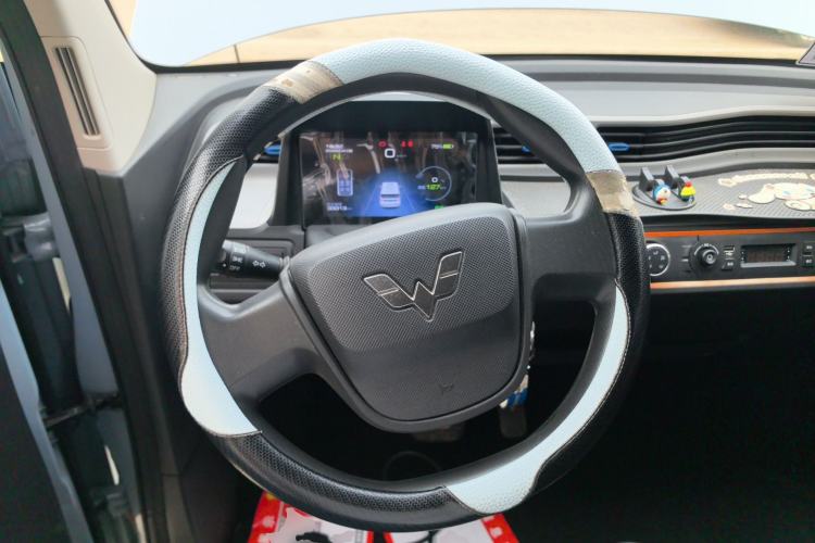 Used Wuling Hongguang MINIEV 2022 Macaron Premium Model – Lithium Iron Phosphate Steering Wheel
