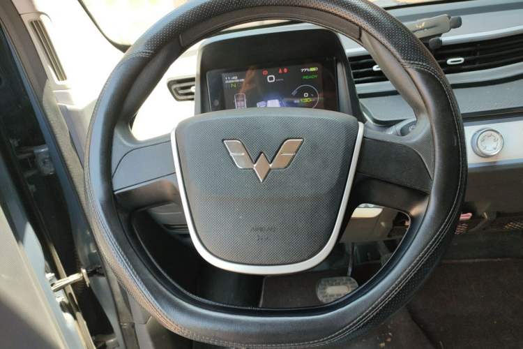 Used Wuling Hongguang MINIEV 2022 Macaron Premium Model – Lithium Iron Phosphate Steering Wheel