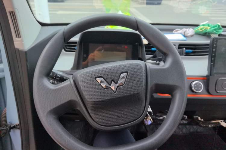 Used Wuling Hongguang MINIEV 2022 Easy Version Lithium Iron Phosphate Steering Wheel