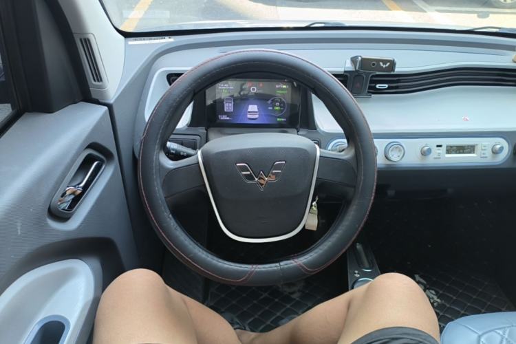 Used Wuling Hongguang MINIEV 2022 Macaron Premium Model – Lithium Ternary Battery Steering Wheel